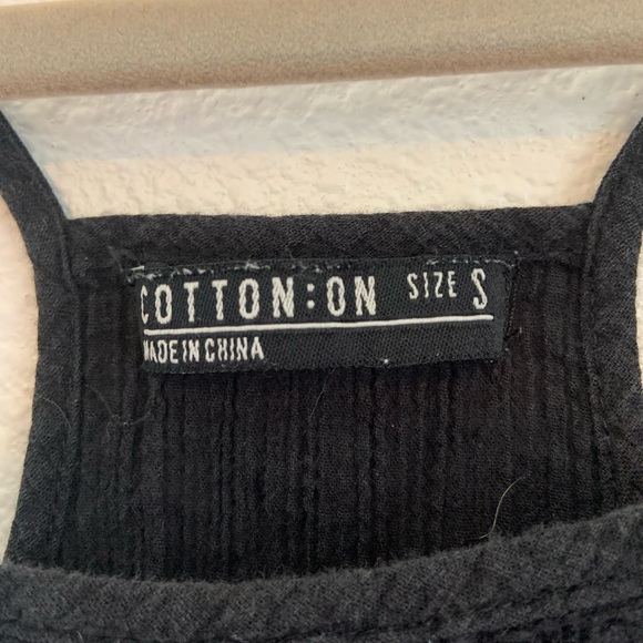 Black top - Picture 4 of 5